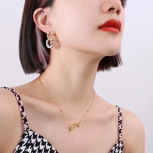 Double-ring titanium steel earrings and rose pendant necklace with 18k gold plating