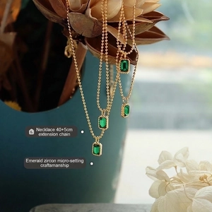 Emerald zircon necklace in 18k gold plated titanium with 40+5cm bead chain design