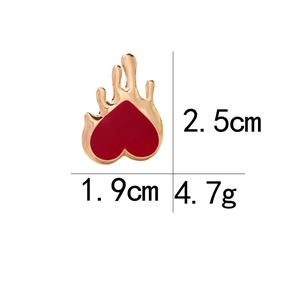 Detailed size specifications of the cartoon heart dog brooch showing 2.5cm height and 4.7g weight