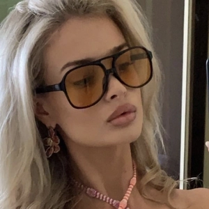 Vintage double-bridge aviator sunglasses with yellow lenses on a fashion model