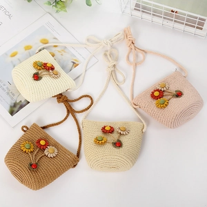 Straw shoulder bags for children featuring floral motifs and ladybug accents in four colors