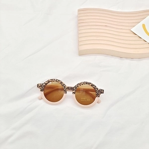 Detail of round leopard and pink kids' sunglasses with UV400 and CE marked lenses