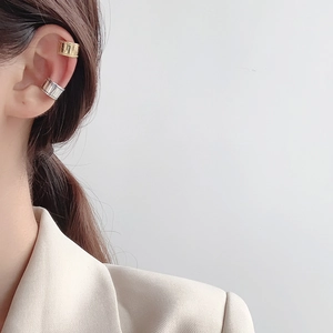 Minimalist S925 silver twist cuff earrings in gold and silver finish on model