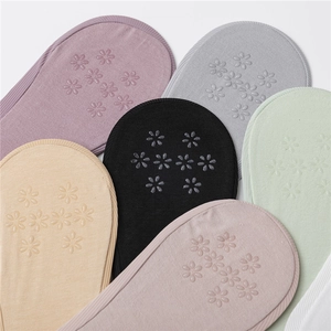 Socquettes invisibles en soie glacée pour femmes avec silicone antidérapant floral