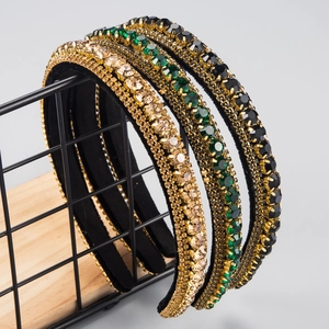 Lot de serre-têtes baroques en velours noir sertis de strass dorés et verts