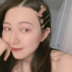 Close-up of rose gold cat and star hairpins worn on a female model for a cute look