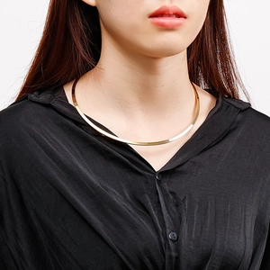 Minimalist gold flat metal choker necklace for women with polished mirror finish effect