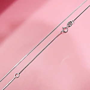 Detail of S925 sterling silver box chain necklace with Italy hallmark and spring clasp