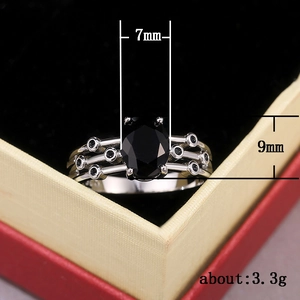 Damenring mit schwarzem Kristall im Ovalschliff 7x9mm und Vintage-Designband