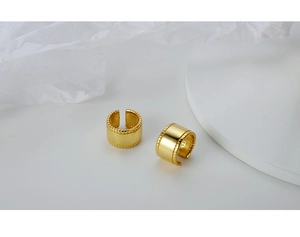 Detail shot of vintage 18k gold S925 sterling silver ear cuff with beaded edge texture