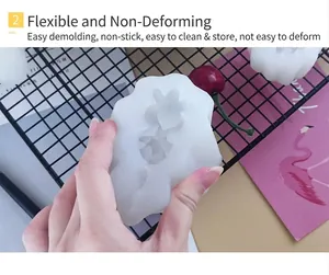 Détail du moule en silicone blanc flexible pour bougies succulentes pressé à la main