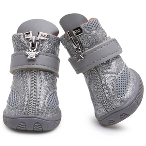 Chaussures pailletées argentées pour chiens avec maille respirante et semelles en caoutchouc