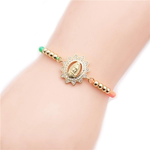 Bracciale intrecciato regolabile con perline dorate e ciondolo Vergine Maria con zirconi