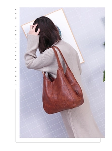 Detailansicht der braunen Vintage-Tasche aus weichem Leder mit Textur und Schultergurt