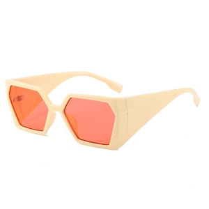 Lunettes de soleil carrées oversize tendance avec monture beige et verres orange