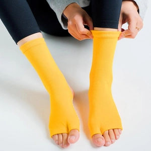Women Anti-Slip Yoga Socks Toeless Five Toe Separated Mid-Calf Pilates Grip Socks Professional Dance Fitness Sport