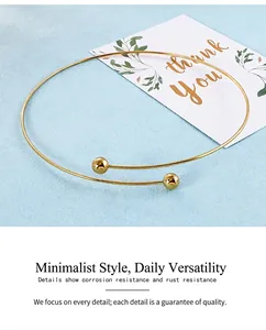 Minimalistisches vergoldetes Edelstahl-Halsband mit eleganten festen Kugelenden