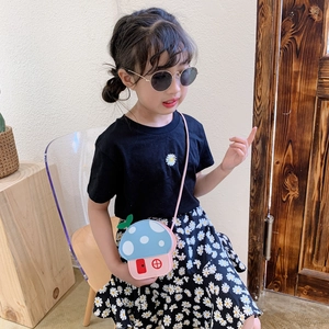 Cute cartoon mushroom shaped crossbody bag for girls with daisy floral summer outfit