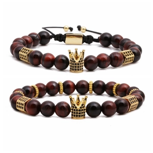 Ensemble de bracelets en perles d'oeil de tigre avec breloques couronne dorée