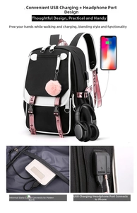 Details des Rucksacks mit USB-Ladeanschluss und Kopfhöreranschluss für Mobilgeräte