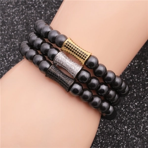 Set di tre bracciali in perline di ematite con ciondoli cilindrici micro-pave per uomo e donna