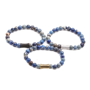 Set di tre braccialetti con perline di pietra imperiale blu e tubi in zircone