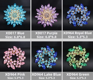 Size comparison chart for colorful acrylic sunflower and wreath brooches in various colors