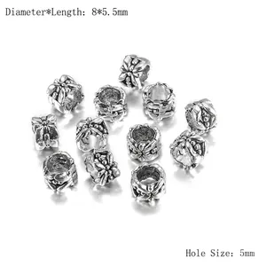 Vue macro des perles d'espacement rétro en alliage argenté 8x5,5mm avec trou de 5mm