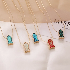 Alloy Fish Pendant Necklace Colorful Shimmering Inlay Fashion Clavicle Chain Jewelry For Women Elegant