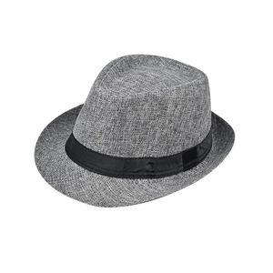 Detail van een lichtgrijze ademende linnen fedora hoed met een zwarte sierband