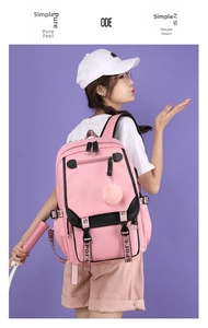 Rosa Oxford Schulrucksack mit SPORT-Aufdruck an den Riemen und Plüschanhänger