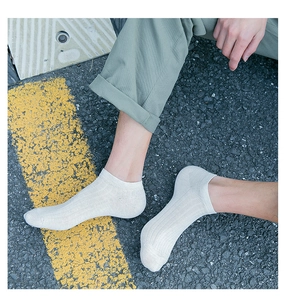 Outdoor street view of breathable off-white ribbed cotton ankle socks for men