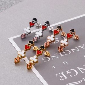 Orecchini alla moda in acciaio inossidabile con semi di carte da gioco in tre colori