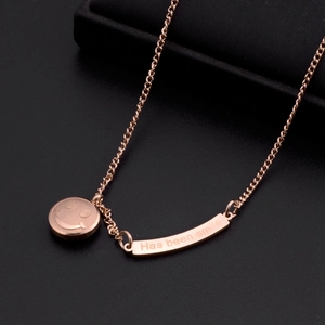 Collana sorriso 18K oro rosa con barra incisa e pendente rotondo per donna