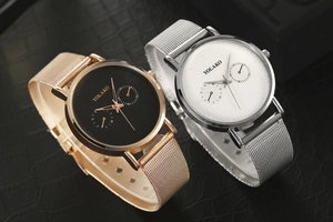 Deux montres homme minimalistes à bracelet en maille avec doubles cadrans auxiliaires