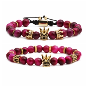 Set aus zwei Perlenarmbändern mit rosa Katzenaugen und goldener Krone mit Mikro-Zirkonia