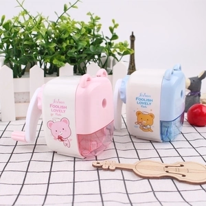 Creative cartoon bear hand-crank pencil sharpener in pink and blue for students