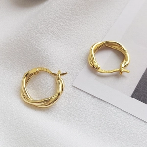 Minimalist s925 silver needle golden twisted hoop earrings for women in retro style