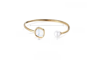 Detail showing 8g stainless steel gold open bangle with square crystal and white pearl