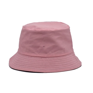 Roze katoenen vissershoed met parallel gestikte rand en minimalistische platte bovenkant