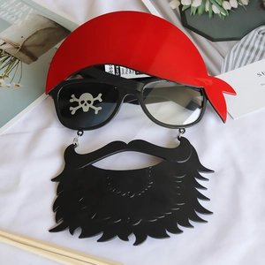 Piratenbril met rood hoofddoekontwerp en grote zwarte snor voor verkleedfeestjes