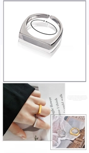 Detail of adjustable geometric rectangular rings in polished gold and silver finishes