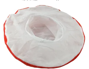 Detailweergave van de binnenkant van de octopushoed met fijne witte voering en stiksels