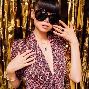 Retro oversized round sunglasses for women and men with vintage frame and luxury accessories