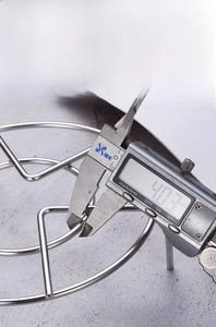 Close-up of 4.03mm thickened stainless steel wire showing high durability on kitchen rack
