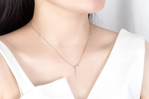 Close-up of S925 sterling silver adjustable chain with double oval pendant on model
