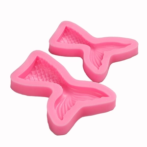 Moules sirène en silicone rose pour fondant et chocolat avec texture d'écailles détaillée