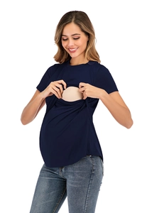 Detailansicht des dunkelblauen Still-T-Shirts mit praktischer Stillöffnung für Mütter