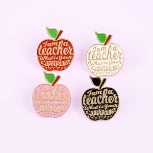 Lot de 4 épingles de professeur en émail en forme de pomme : rouge, blanc, rose et noir