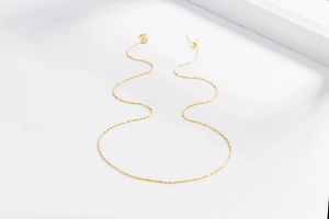 Detailed view of adjustable s925 silver gold-plated wave chain necklace on white background